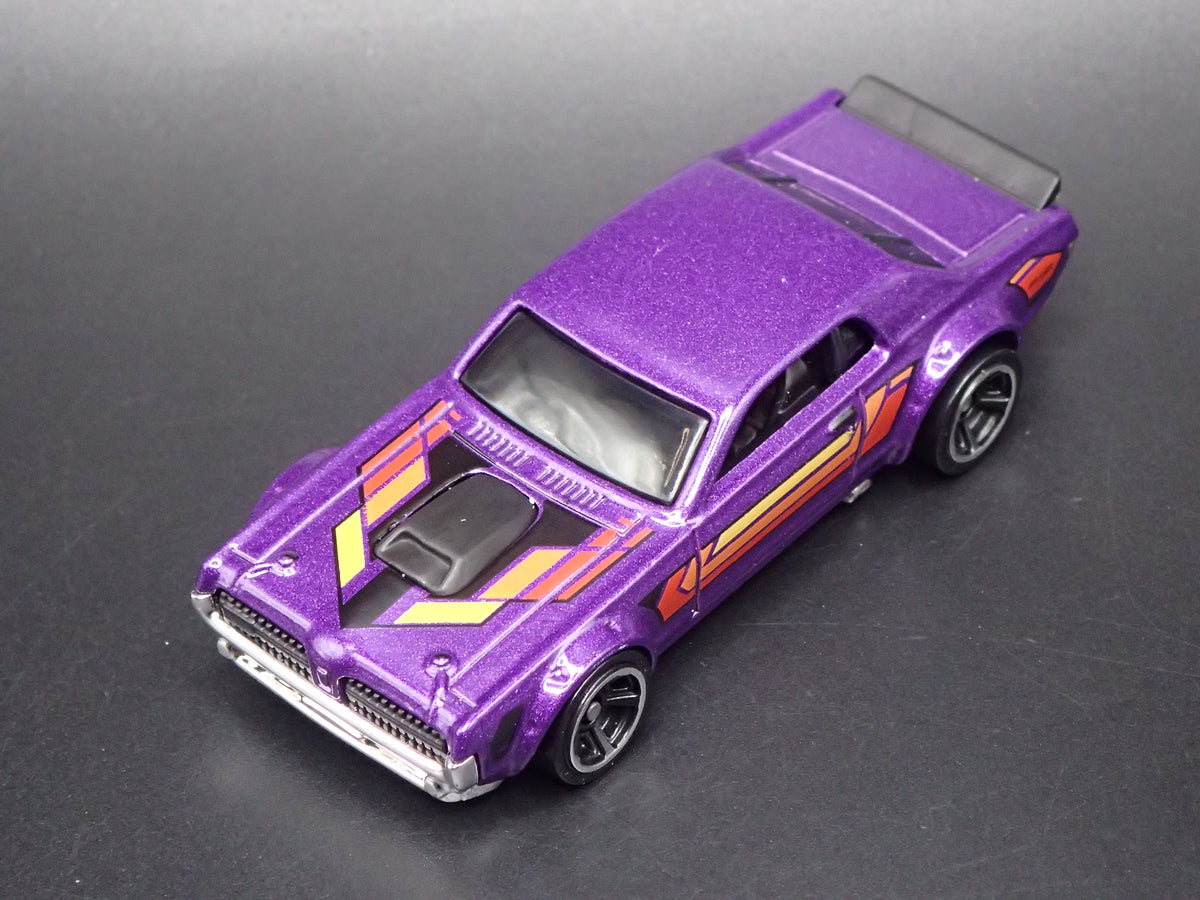 1968 68 MERCURY COUGAR PURPLE 1/64 SCALE COLLECTIBLE DIORAMA DIECAST MODEL CAR