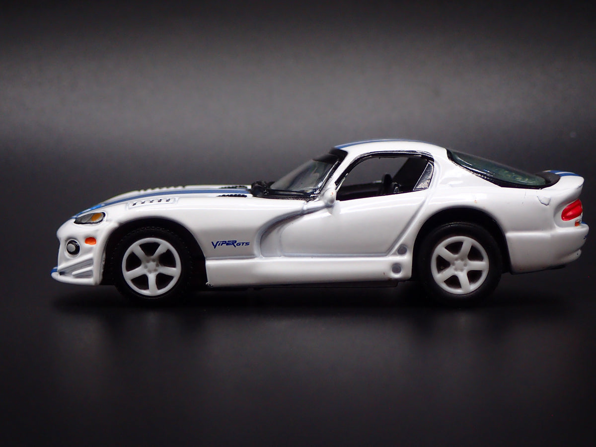 1996-2002 DODGE VIPER GTS WHITE 1:64 SCALE COLLECTIBLE DIORAMA DIECAST MODEL CAR