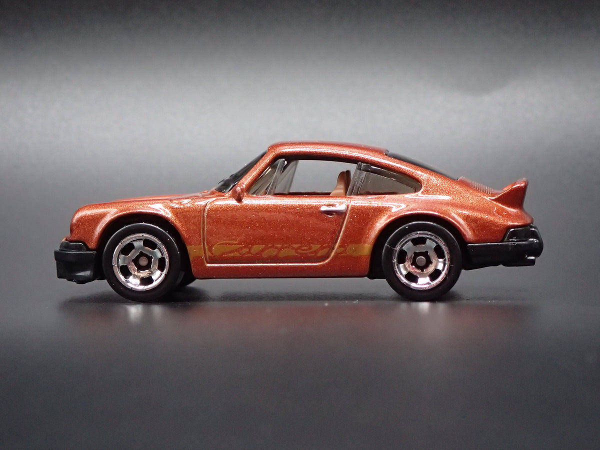 1973-1977 PORSCHE 911 CARRERA RS 2.7 1:64 SCALE COLLECTIBLE DIECAST MODEL CAR