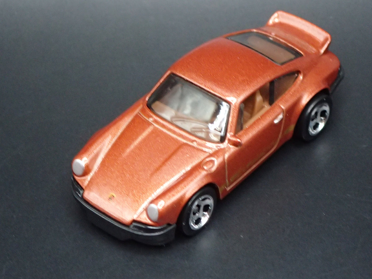 1973-1977 PORSCHE 911 CARRERA RS 2.7 1:64 SCALE COLLECTIBLE DIECAST MODEL CAR