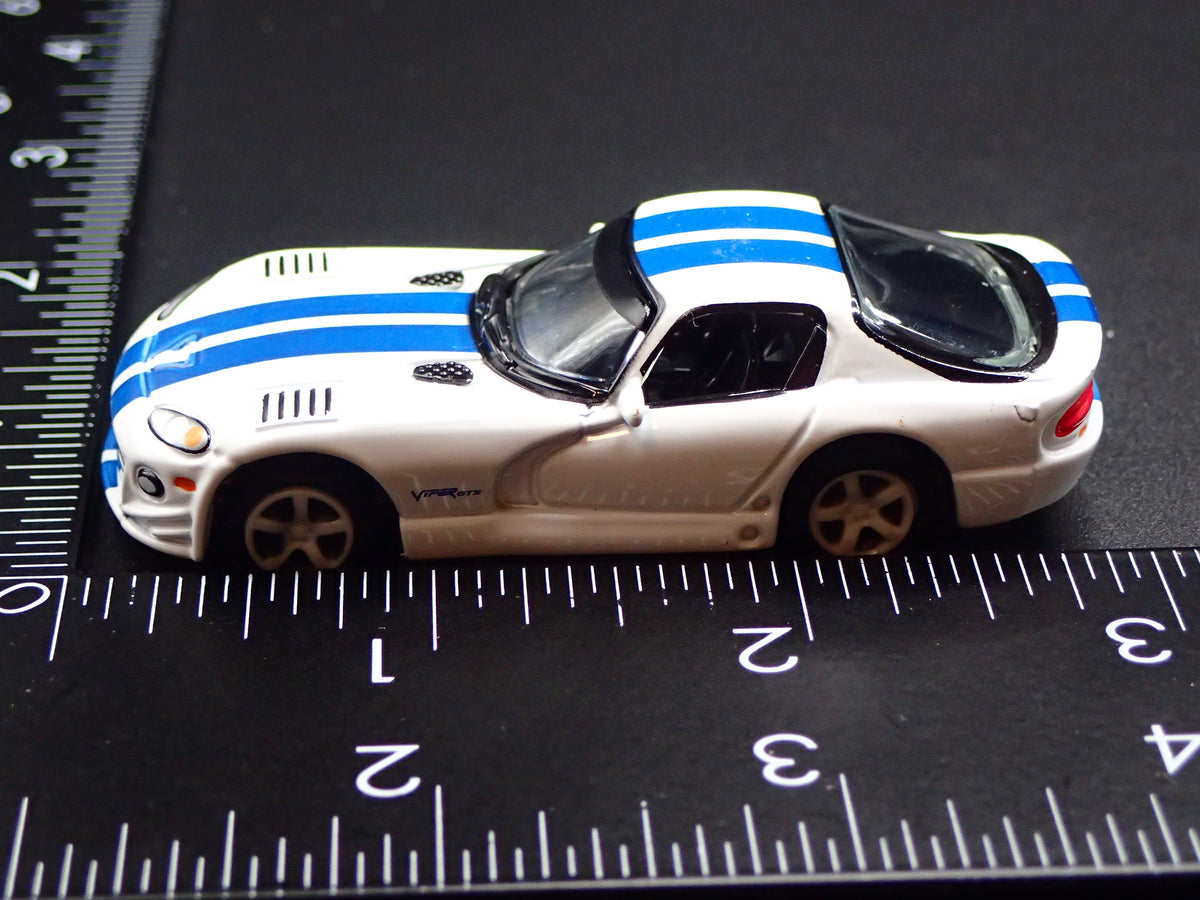1996-2002 DODGE VIPER GTS WHITE 1:64 SCALE COLLECTIBLE DIORAMA DIECAST MODEL CAR
