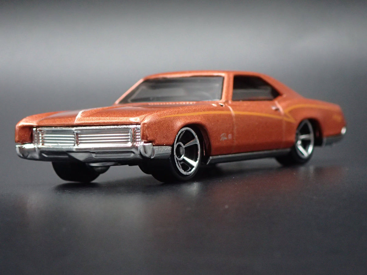 1966 66 BUICK RIVIERA BRONZE 1:64 SCALE COLLECTIBLE DIORAMA DIECAST MODEL CAR