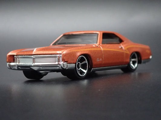 1966 66 BUICK RIVIERA BRONZE 1:64 SCALE COLLECTIBLE DIORAMA DIECAST MODEL CAR