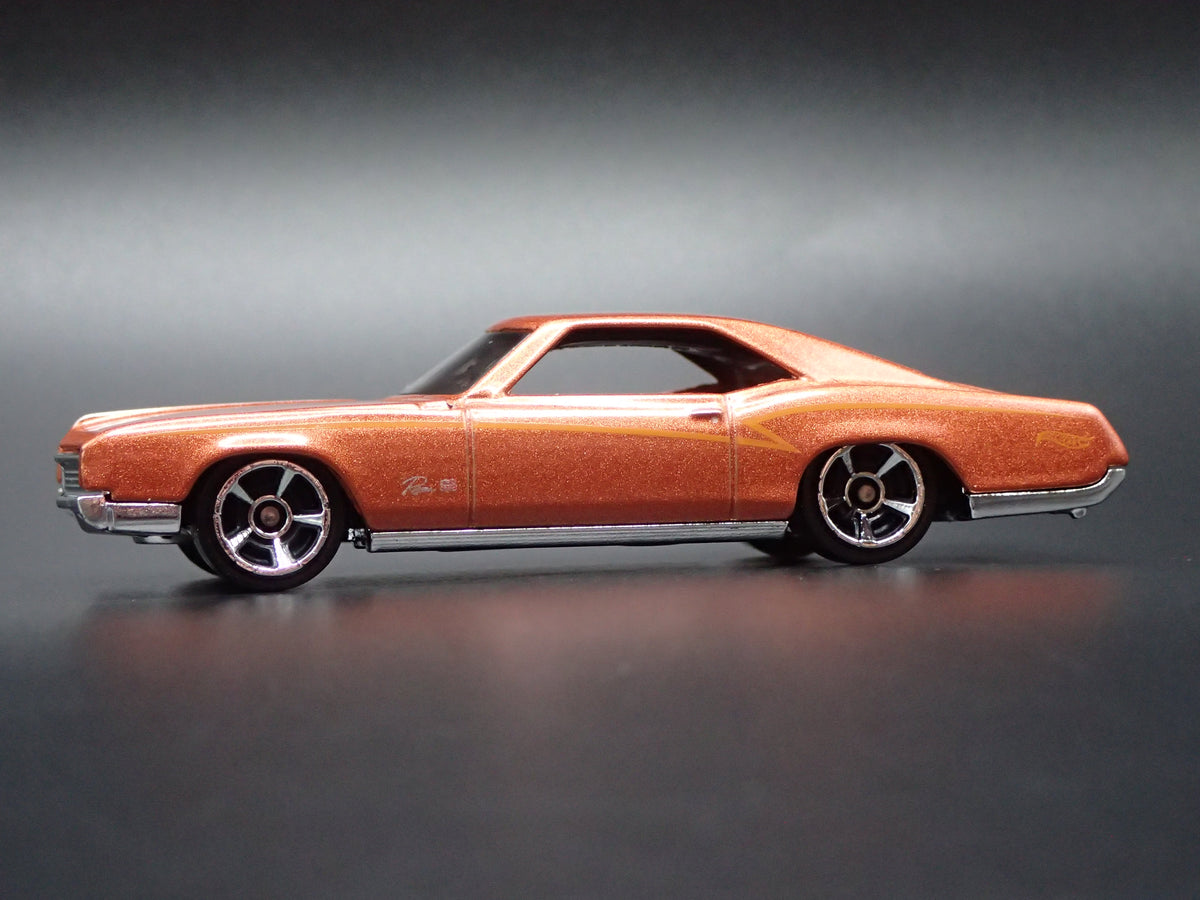 1966 66 BUICK RIVIERA BRONZE 1:64 SCALE COLLECTIBLE DIORAMA DIECAST MODEL CAR