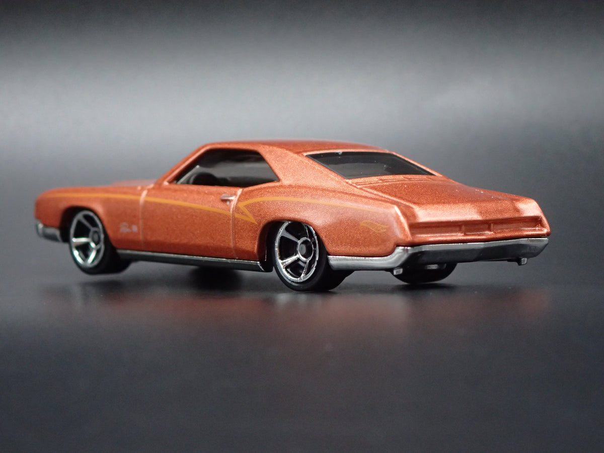 1966 66 BUICK RIVIERA BRONZE 1:64 SCALE COLLECTIBLE DIORAMA DIECAST MODEL CAR