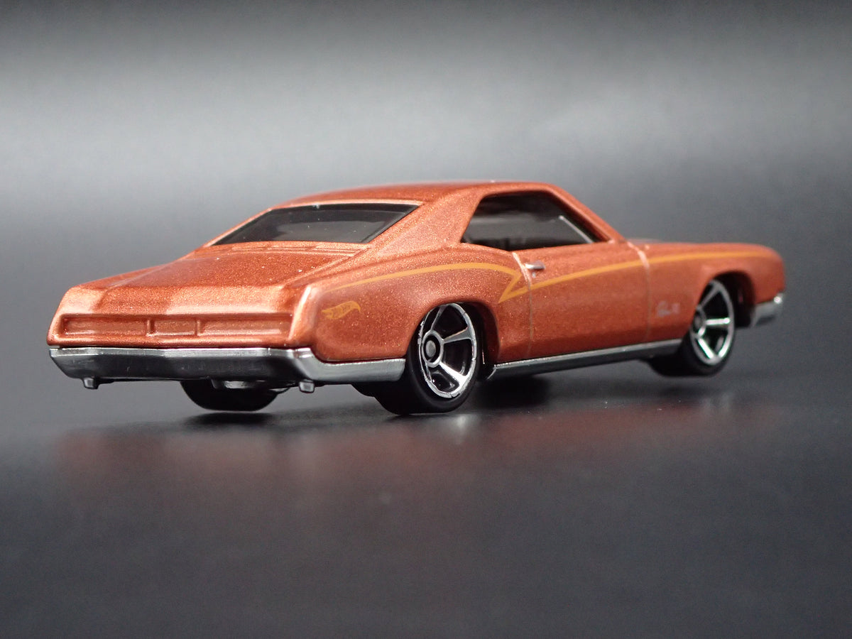 1966 66 BUICK RIVIERA BRONZE 1:64 SCALE COLLECTIBLE DIORAMA DIECAST MODEL CAR