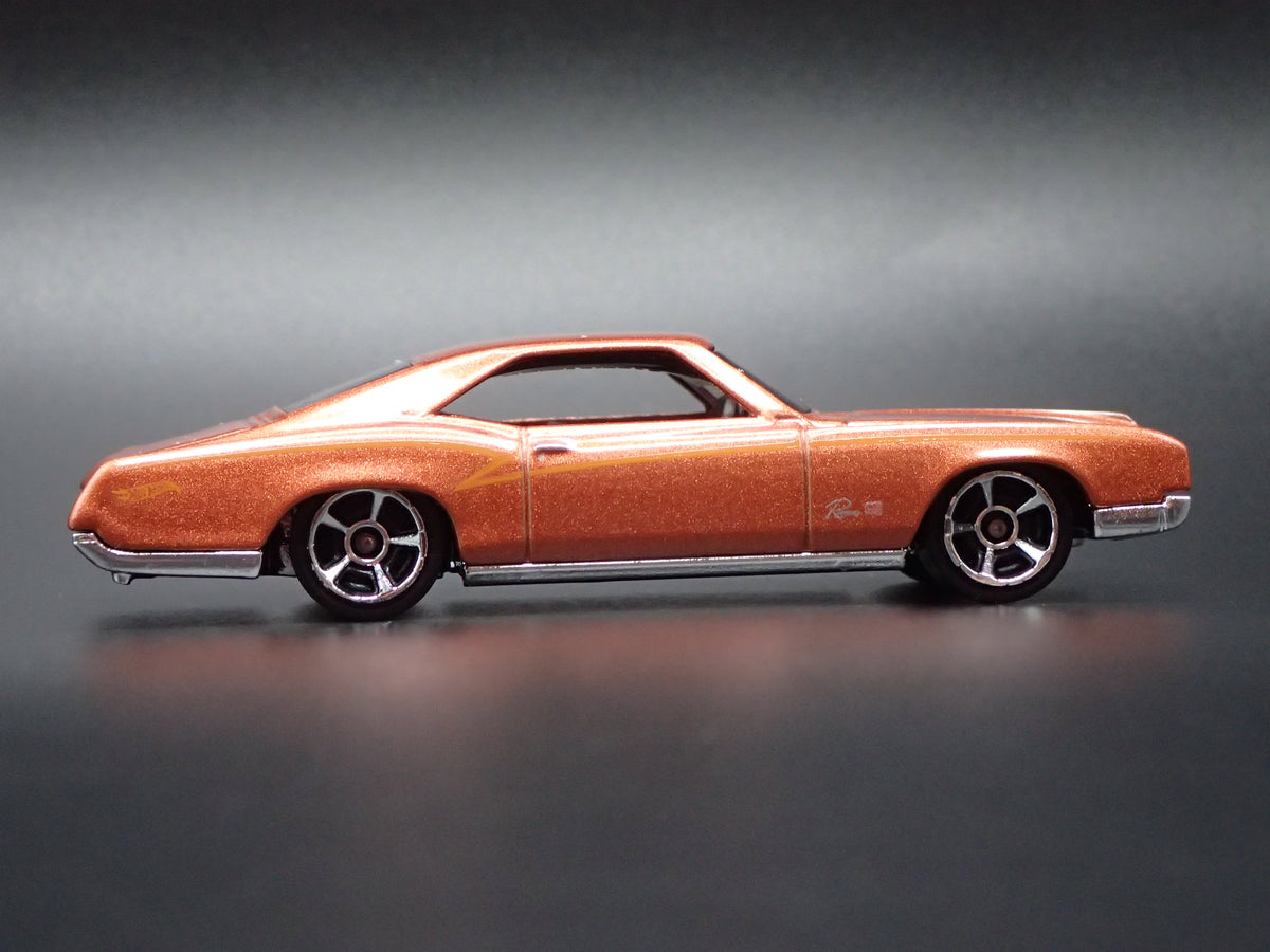 1966 66 BUICK RIVIERA BRONZE 1:64 SCALE COLLECTIBLE DIORAMA DIECAST MODEL CAR