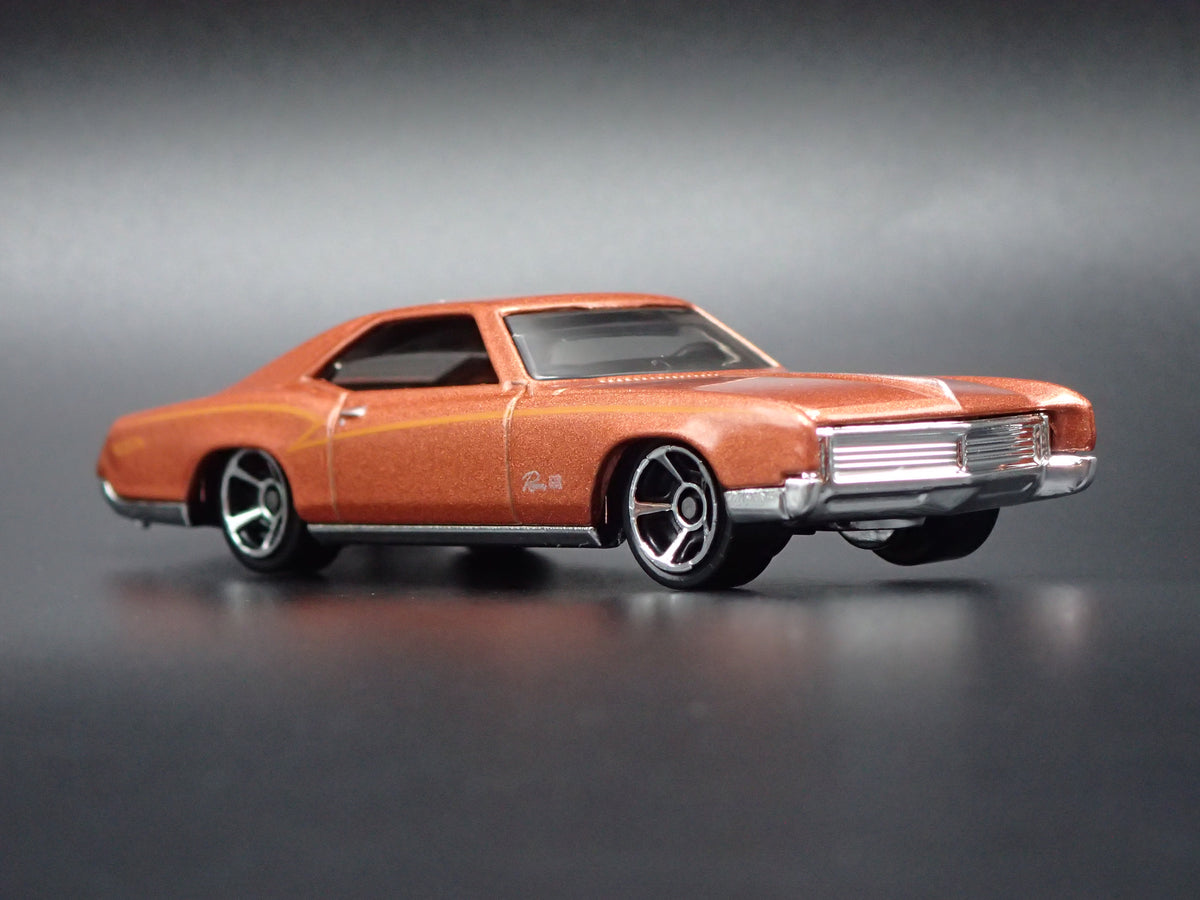 1966 66 BUICK RIVIERA BRONZE 1:64 SCALE COLLECTIBLE DIORAMA DIECAST MODEL CAR