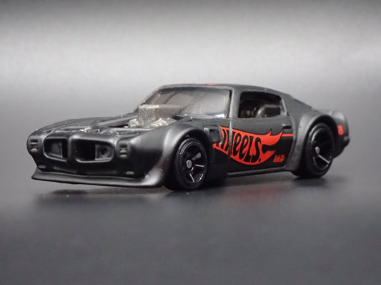 1970 70 PONTIAC FIREBIRD BLACK 1:64 SCALE DIORAMA DIECAST MODEL CAR