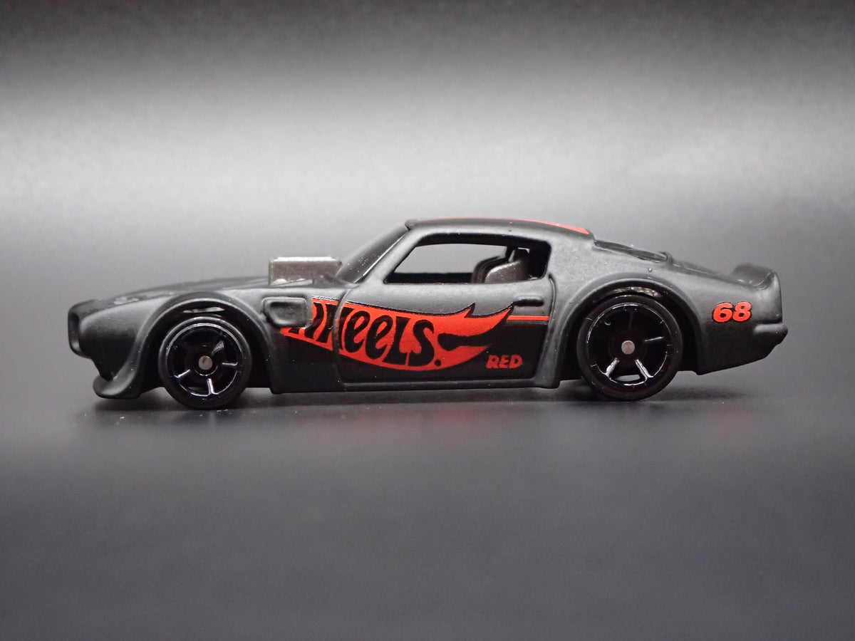 1970 70 PONTIAC FIREBIRD BLACK 1:64 SCALE DIORAMA DIECAST MODEL CAR