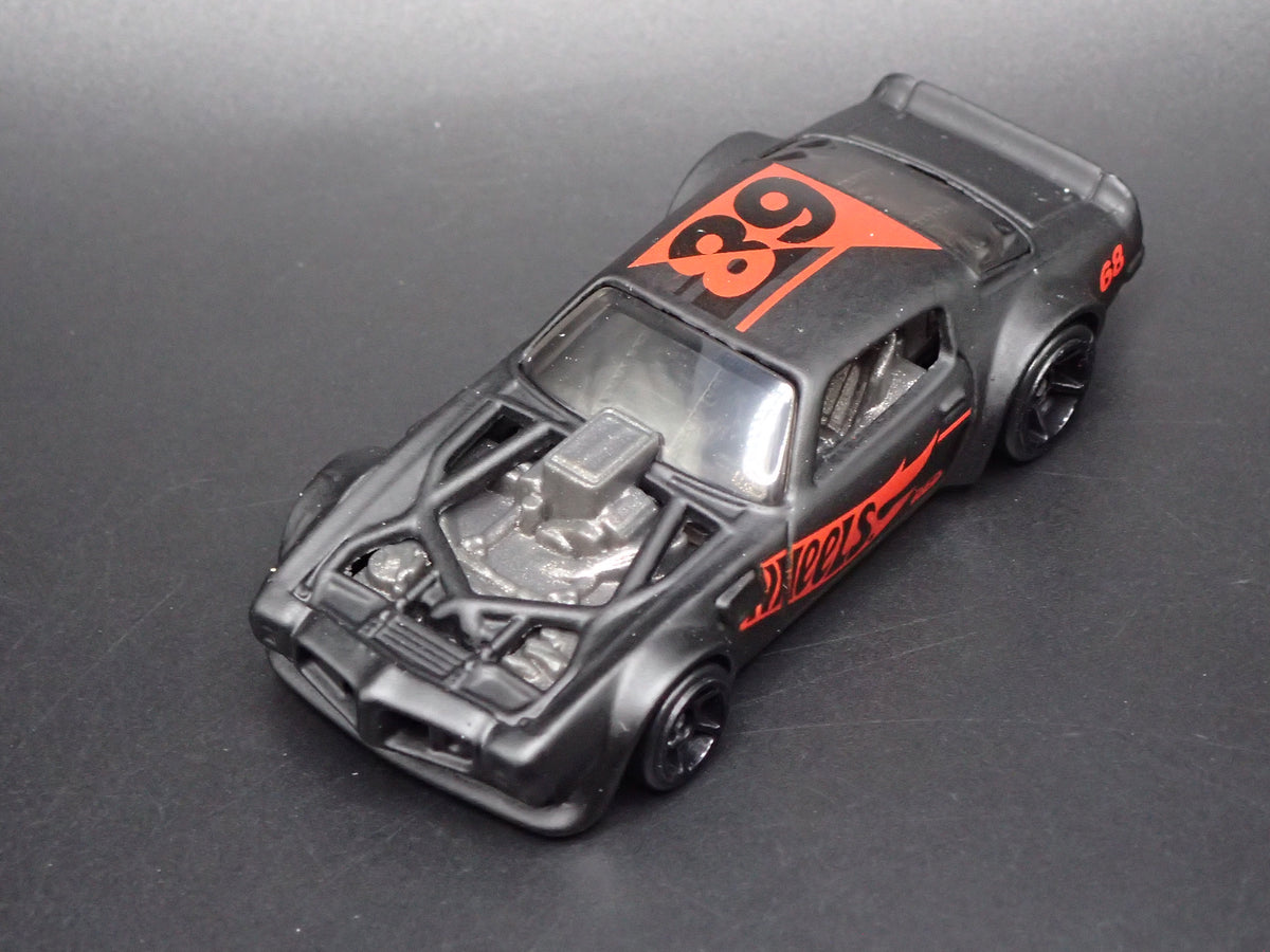 1970 70 PONTIAC FIREBIRD BLACK 1:64 SCALE DIORAMA DIECAST MODEL CAR