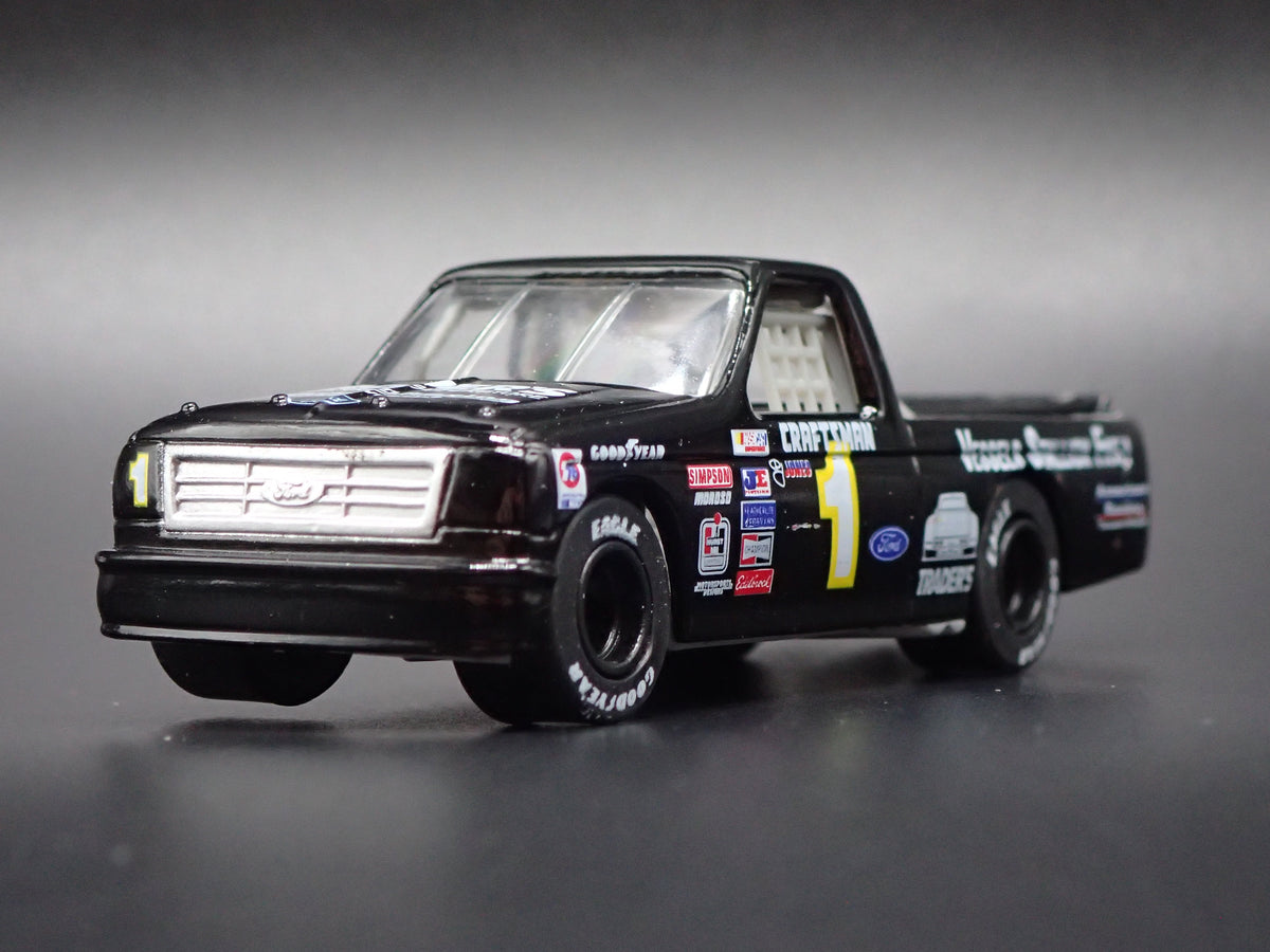 1995 95 FORD F150 PJ JONES TRADERS NASCAR TRUCK 1:64 SCALE DIORAMA DIECAST CAR