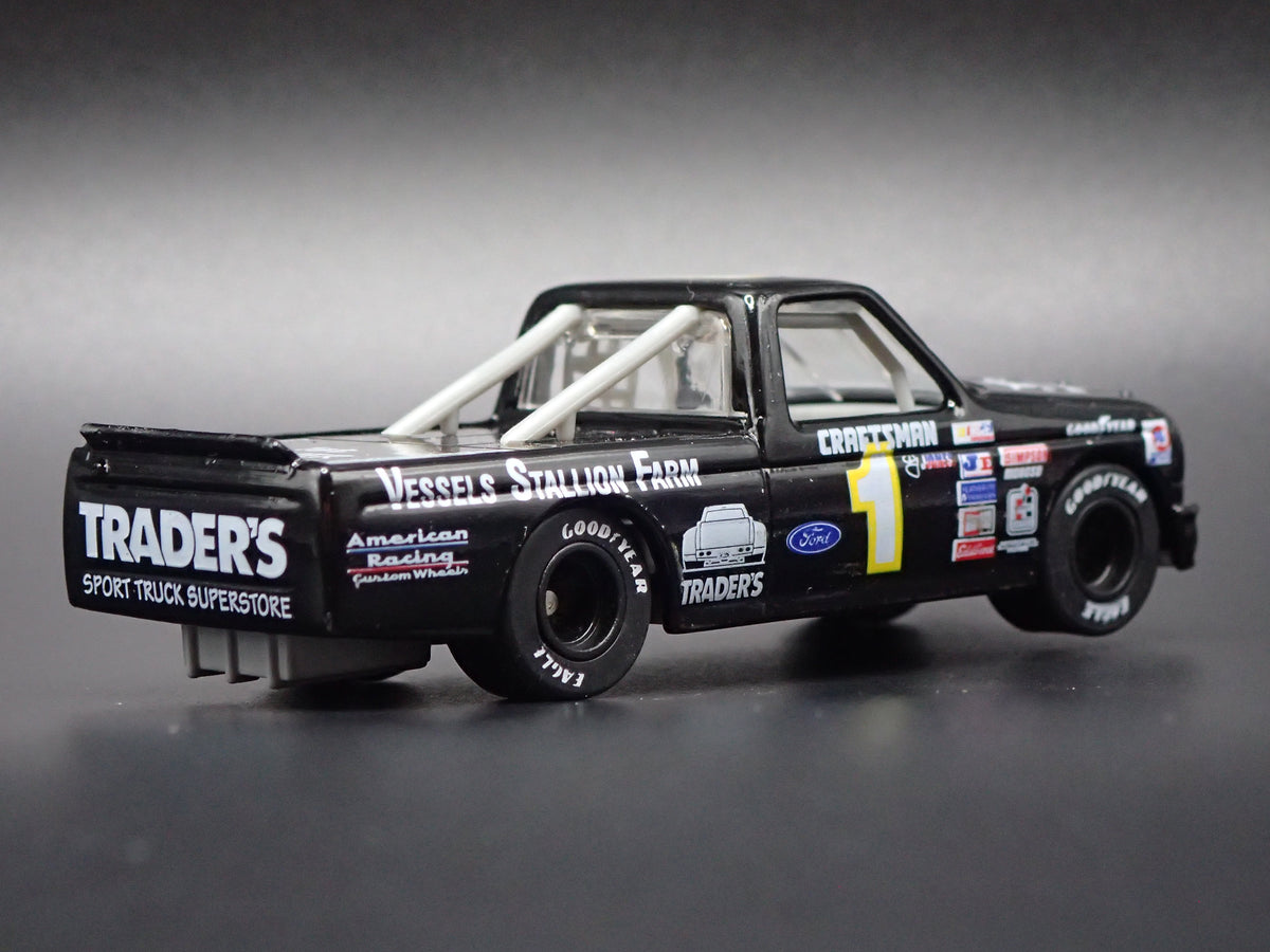 1995 95 FORD F150 PJ JONES TRADERS NASCAR TRUCK 1:64 SCALE DIORAMA DIECAST CAR