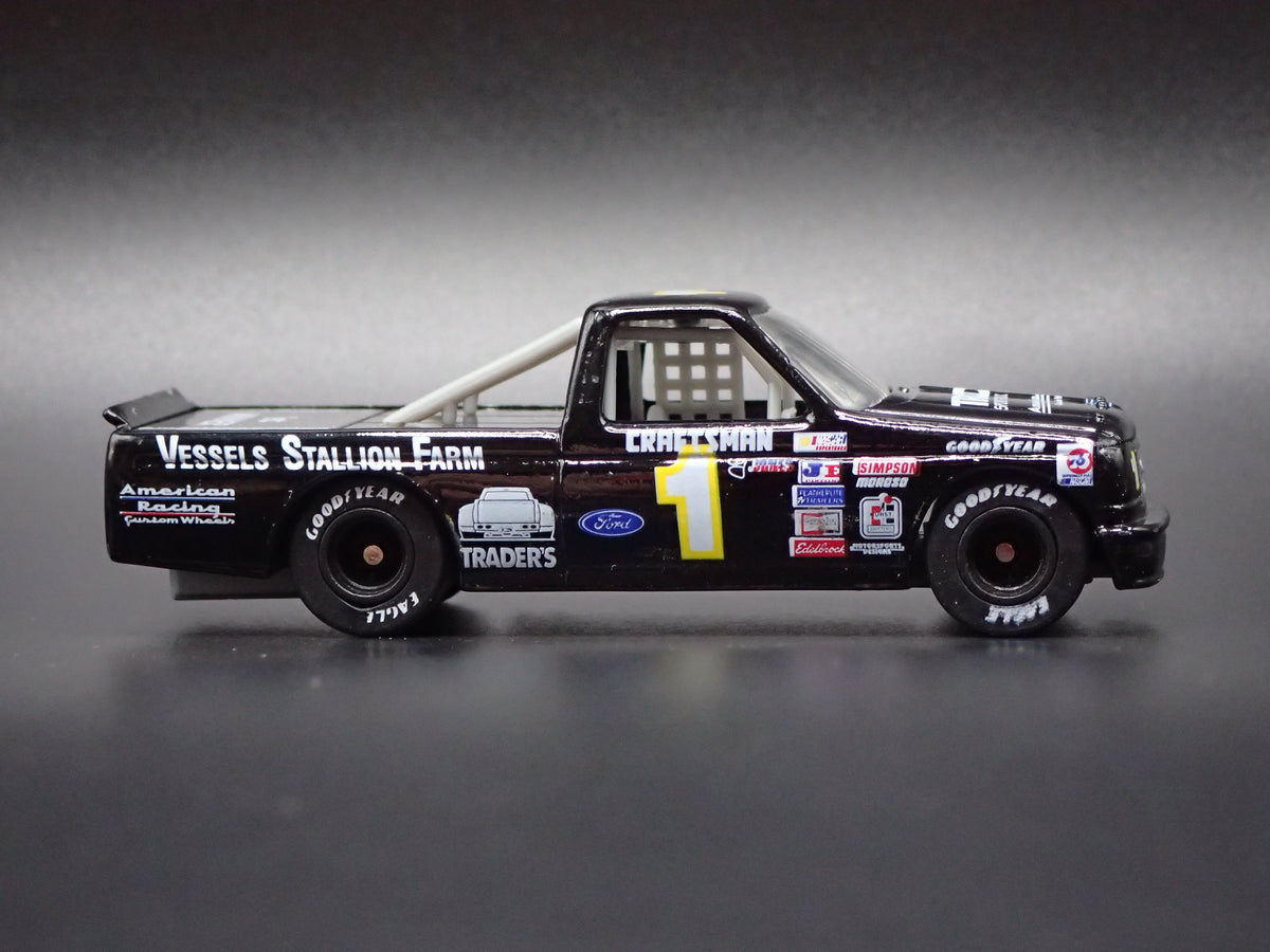 1995 95 FORD F150 PJ JONES TRADERS NASCAR TRUCK 1:64 SCALE DIORAMA DIECAST CAR