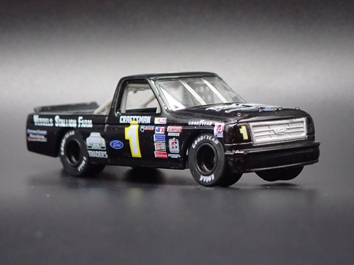 1995 95 FORD F150 PJ JONES TRADERS NASCAR TRUCK 1:64 SCALE DIORAMA DIECAST CAR