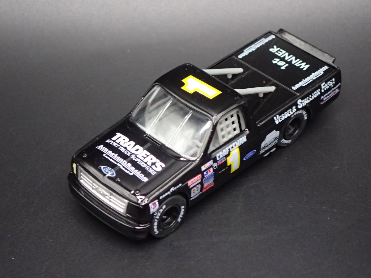 1995 95 FORD F150 PJ JONES TRADERS NASCAR TRUCK 1:64 SCALE DIORAMA DIECAST CAR