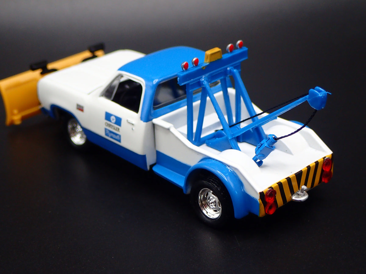 1972-1993 DODGE D300 TOW TRUCK PLOW 1/64 SCALE COLLECTIBLE DIECAST MODEL CAR