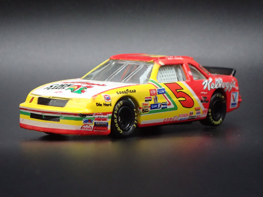 1994 94 CHEVROLET LUMINA 5 TERRY LABONTE KELLOGGS NASCAR 1:64 SCALE DIECAST CAR