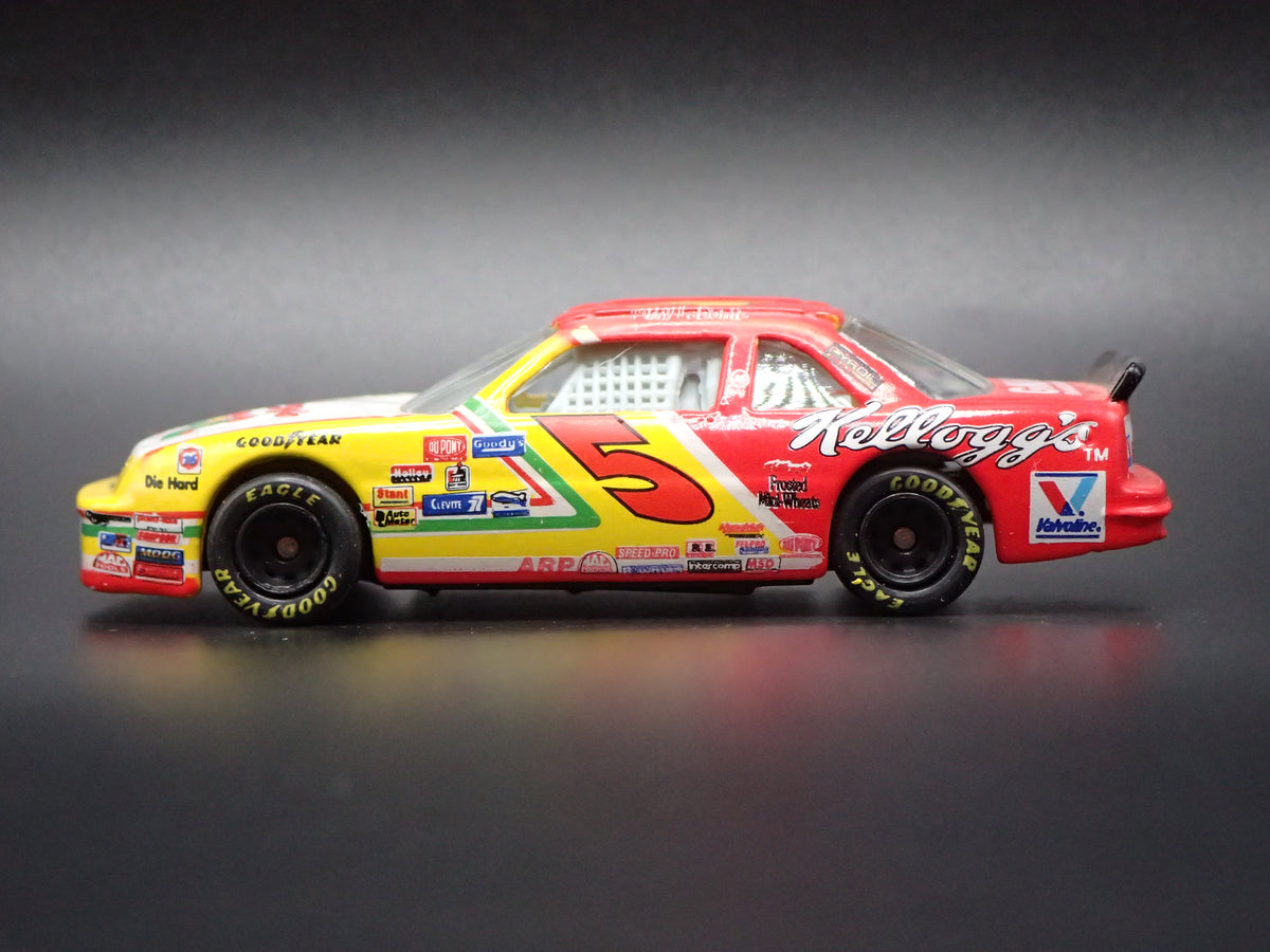 1994 94 CHEVROLET LUMINA 5 TERRY LABONTE KELLOGGS NASCAR 1:64 SCALE DIECAST CAR