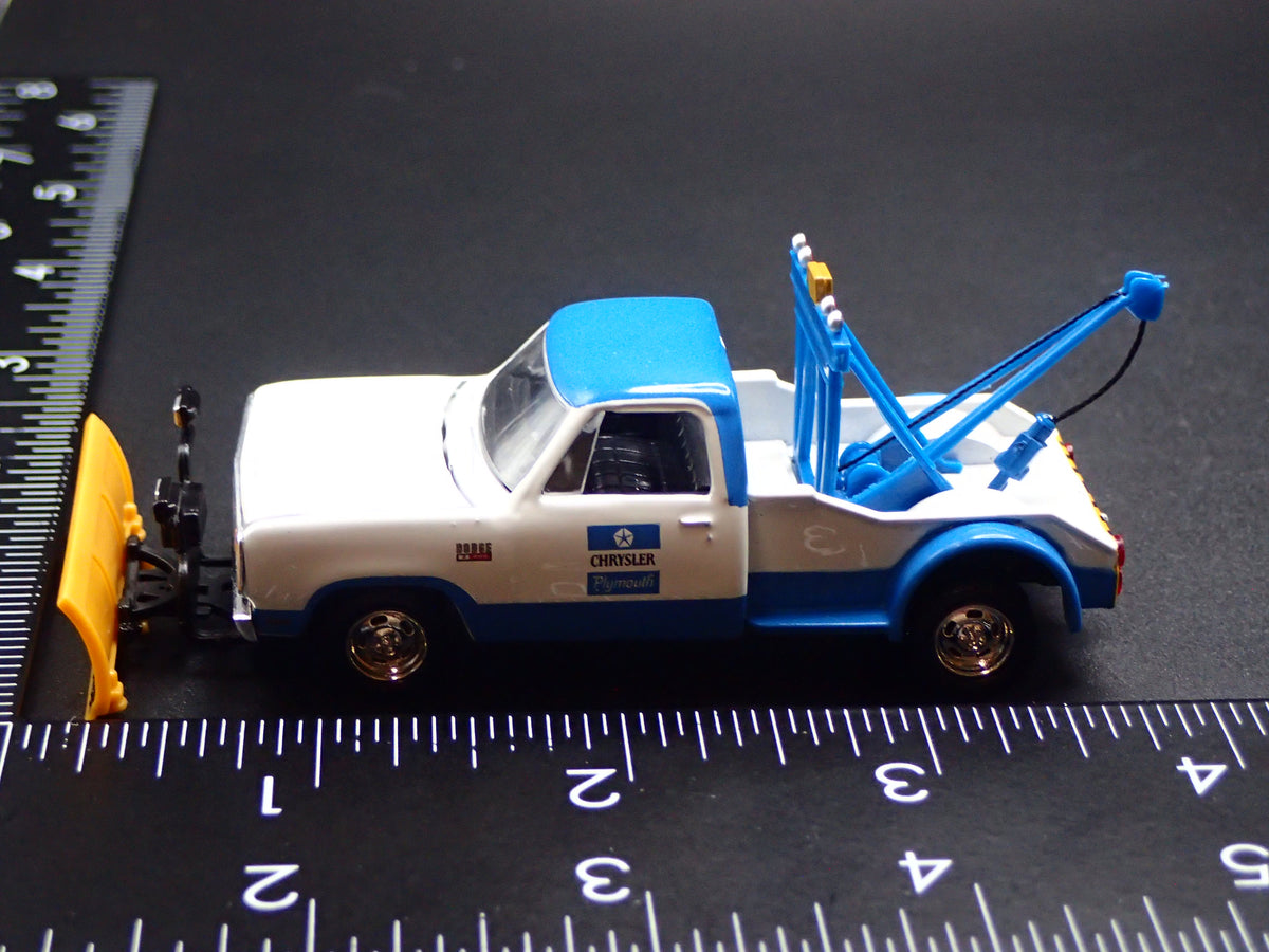 1972-1993 DODGE D300 TOW TRUCK PLOW 1/64 SCALE COLLECTIBLE DIECAST MODEL CAR
