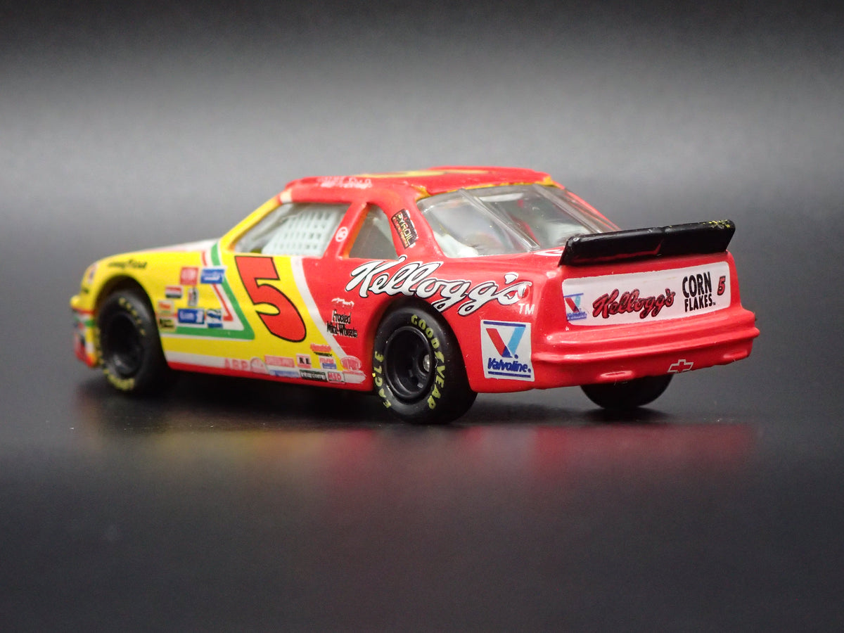 1994 94 CHEVROLET LUMINA 5 TERRY LABONTE KELLOGGS NASCAR 1:64 SCALE DIECAST CAR