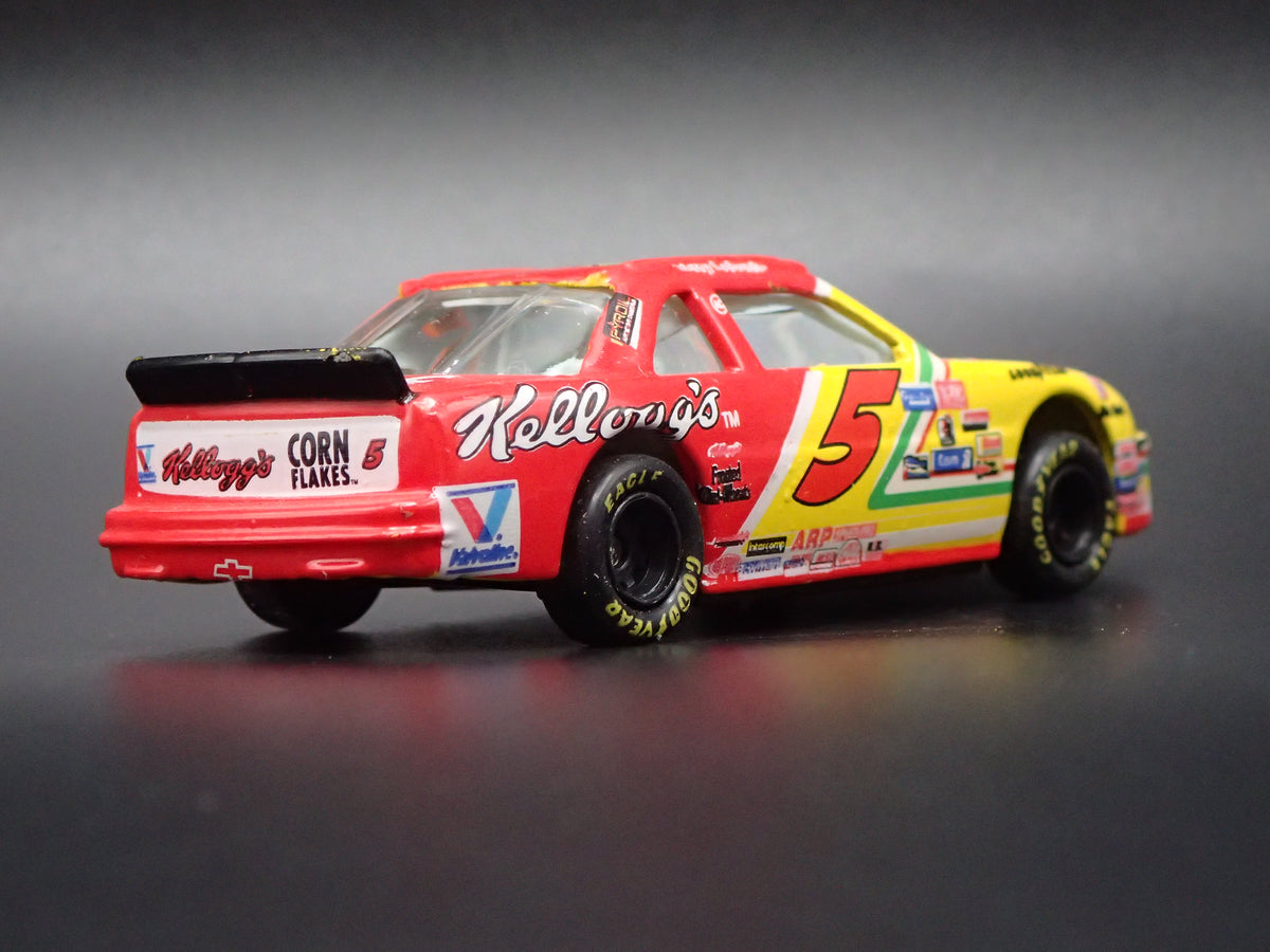 1994 94 CHEVROLET LUMINA 5 TERRY LABONTE KELLOGGS NASCAR 1:64 SCALE DIECAST CAR