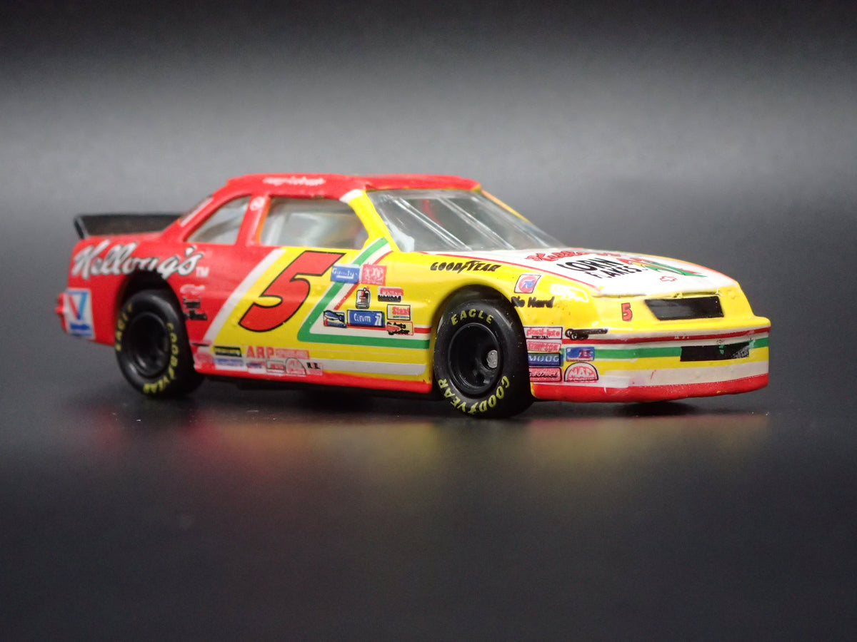 1994 94 CHEVROLET LUMINA 5 TERRY LABONTE KELLOGGS NASCAR 1:64 SCALE DIECAST CAR