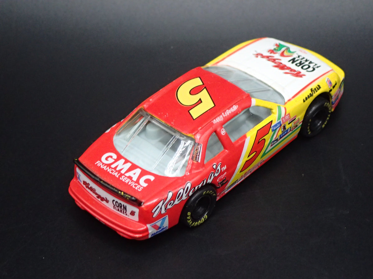 1994 94 CHEVROLET LUMINA 5 TERRY LABONTE KELLOGGS NASCAR 1:64 SCALE DIECAST CAR