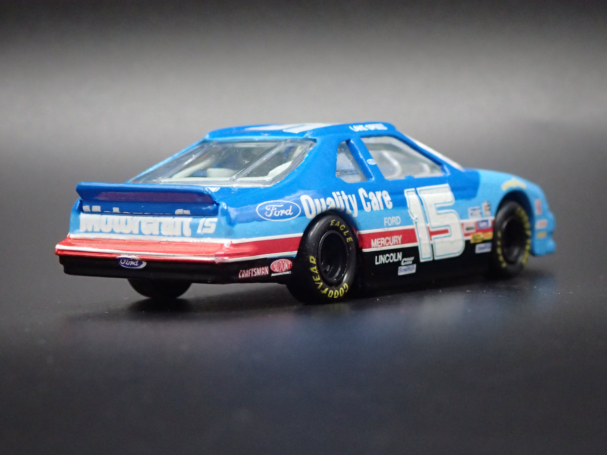 1994 94 FORD THUNDERBIRD 15 LAKE SPEED QC NASCAR 1:64 SCALE DIECAST MODEL CAR