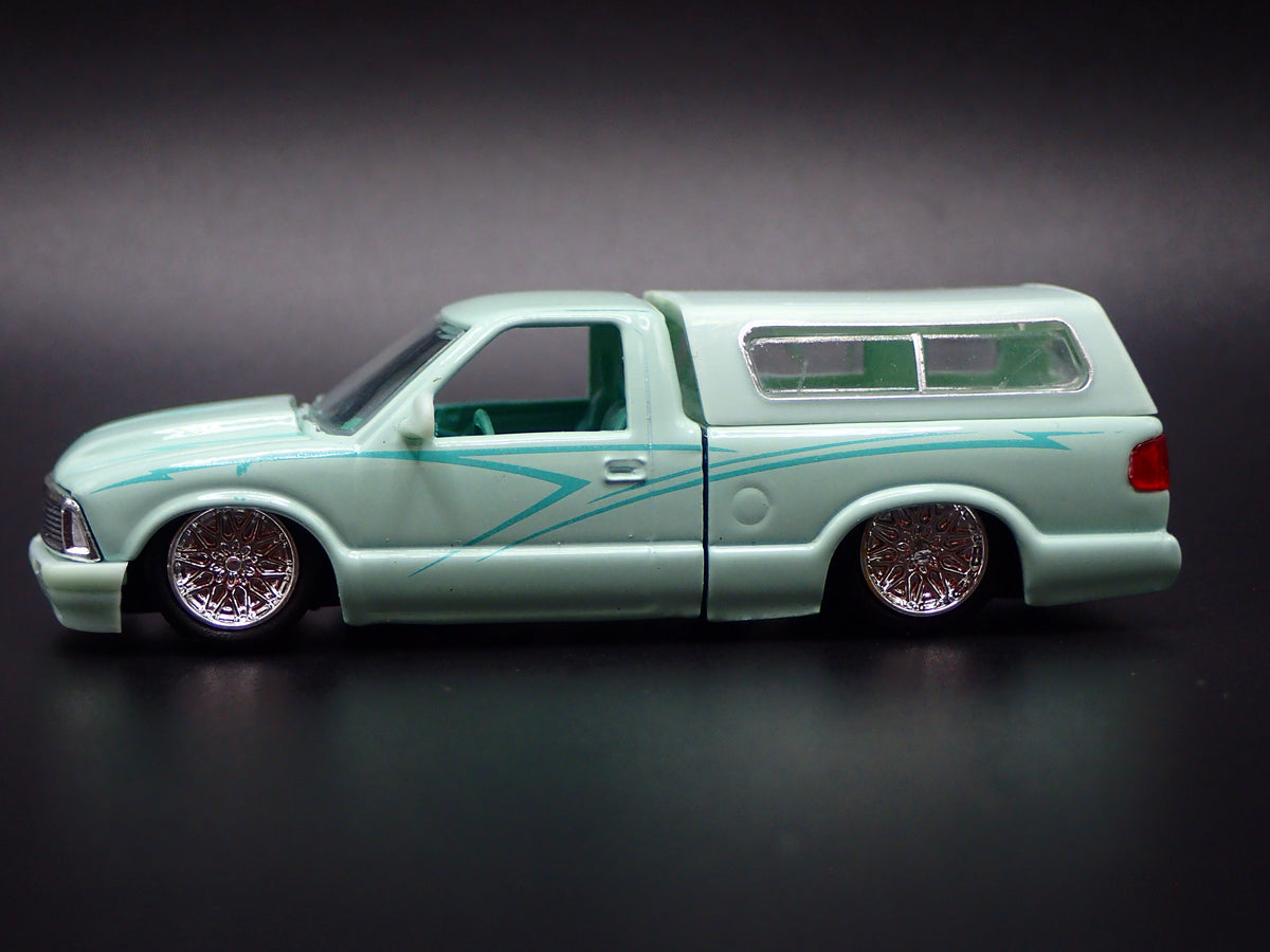 1995 95 CHEVY CHEVROLET S10 PICKUP TRUCK SINGLE CAB 1:64 SCALE DIECAST MODEL CAR