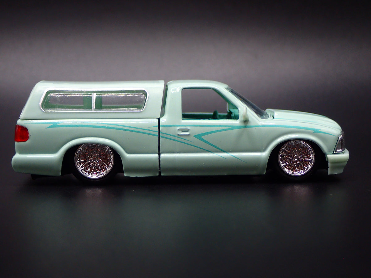 1995 95 CHEVY CHEVROLET S10 PICKUP TRUCK SINGLE CAB 1:64 SCALE DIECAST MODEL CAR