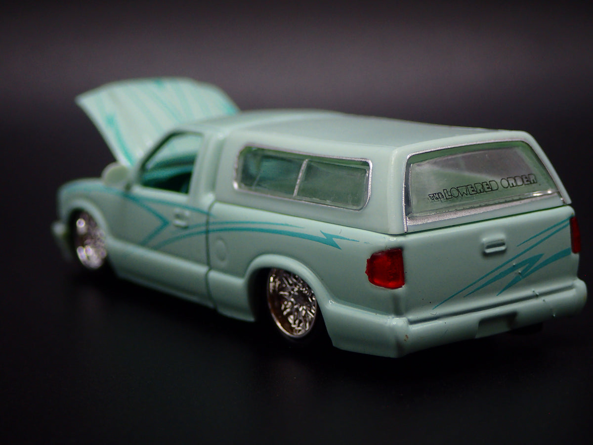 1995 95 CHEVY CHEVROLET S10 PICKUP TRUCK SINGLE CAB 1:64 SCALE DIECAST MODEL CAR