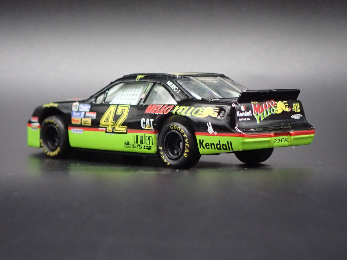 1994 94 PONTIAC GRAND PRIX 42 KYLE PETTY MELLO YELLO NASCAR 1:64 SCALE DIECAST CAR