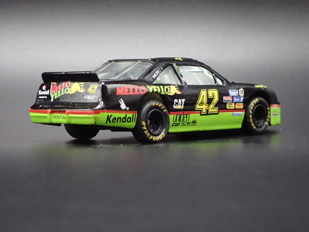 1994 94 PONTIAC GRAND PRIX 42 KYLE PETTY MELLO YELLO NASCAR 1:64 SCALE DIECAST CAR
