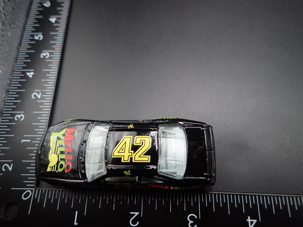 1994 94 PONTIAC GRAND PRIX 42 KYLE PETTY MELLO YELLO NASCAR 1:64 SCALE DIECAST CAR