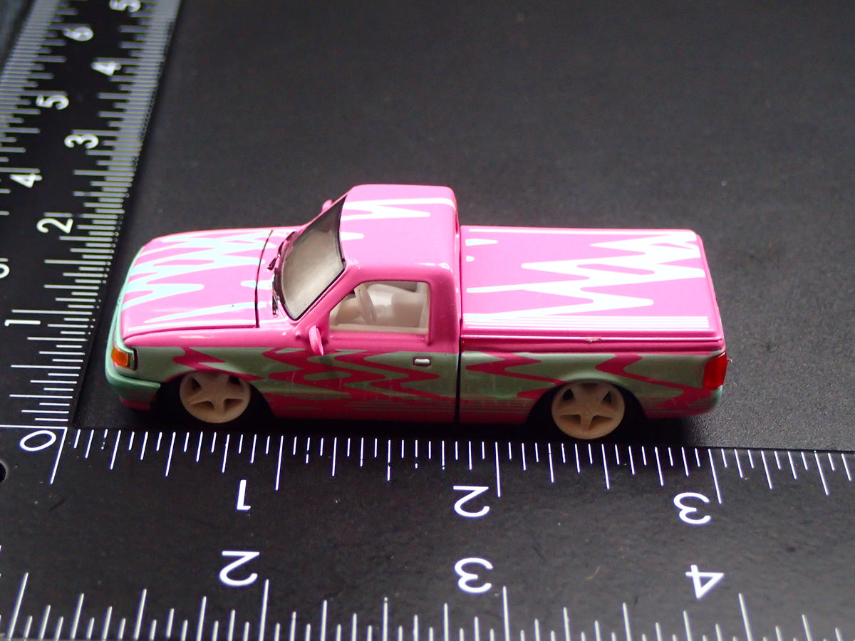 1995 95 FORD RANGER PICKUP TRUCK PINK 1:64 SCALE DIORAMA DIECAST MODEL CAR