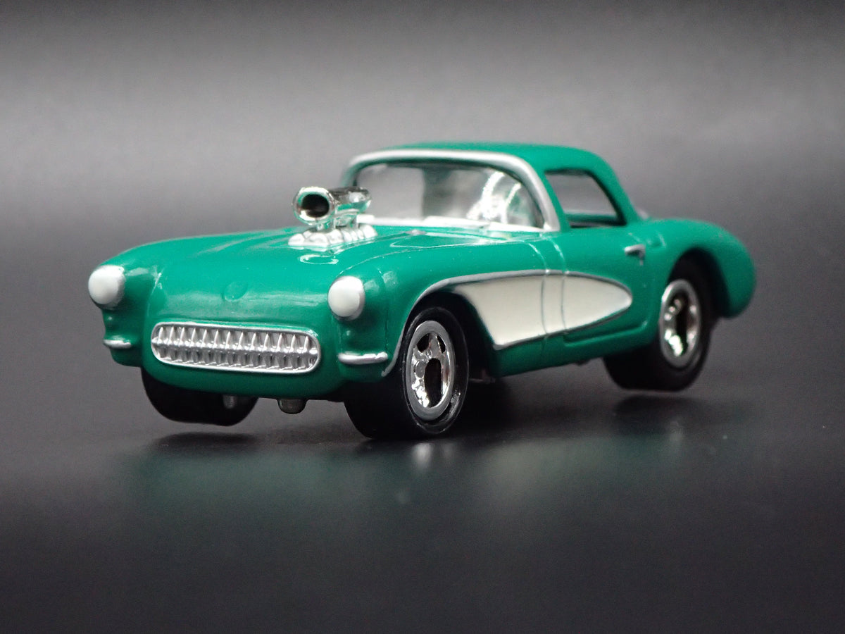 1957 57 CHEVY CHEVROLET CORVETTE GREEN 1:64 SCALE DIORAMA DIECAST MODEL CAR