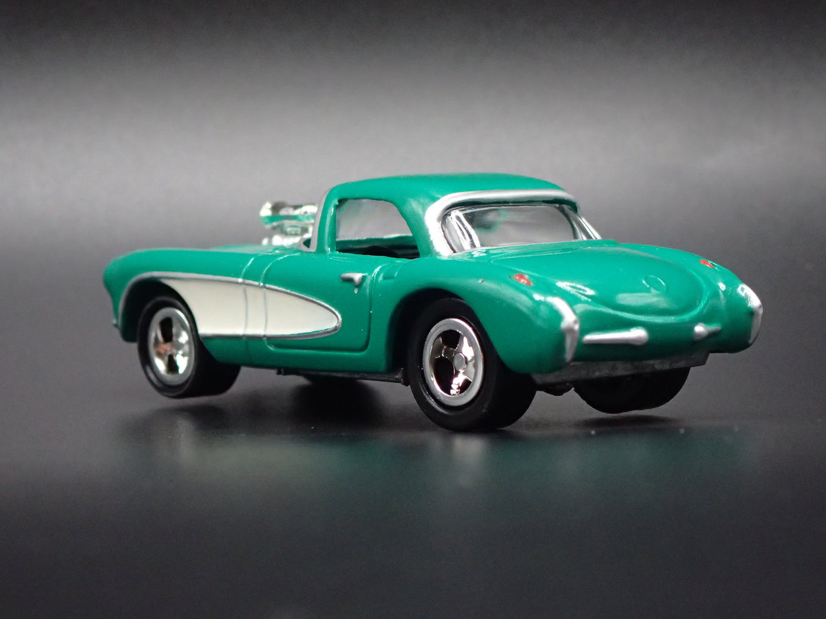 1957 57 CHEVY CHEVROLET CORVETTE GREEN 1:64 SCALE DIORAMA DIECAST MODEL CAR