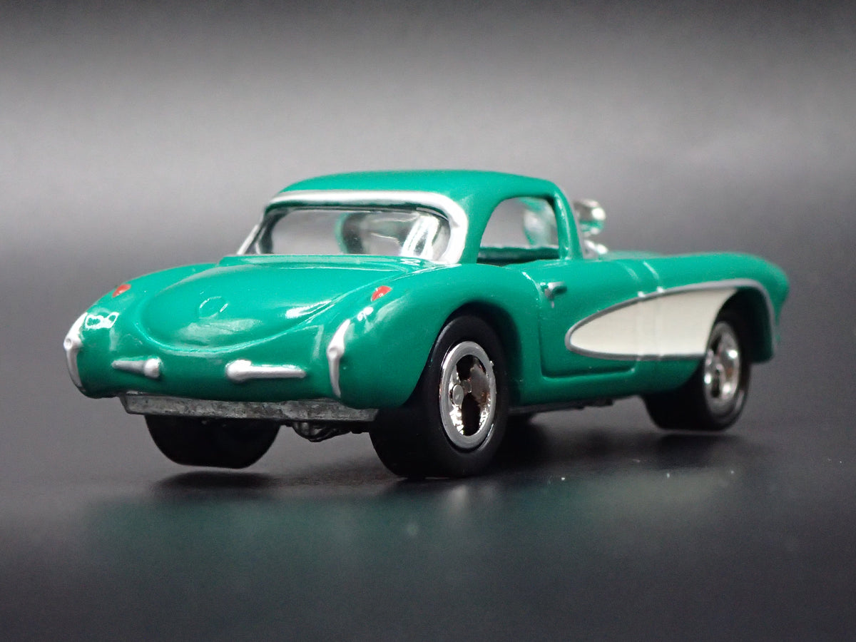 1957 57 CHEVY CHEVROLET CORVETTE GREEN 1:64 SCALE DIORAMA DIECAST MODEL CAR