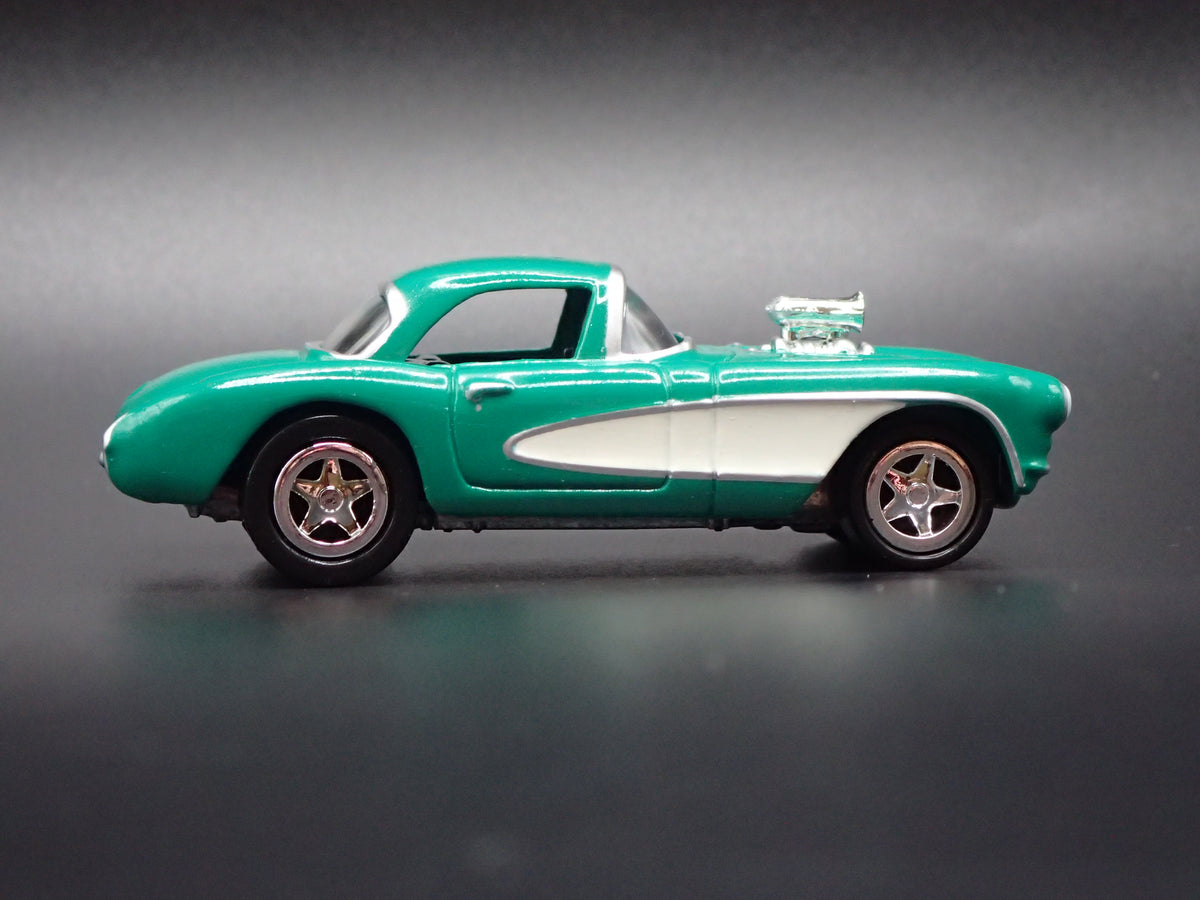 1957 57 CHEVY CHEVROLET CORVETTE GREEN 1:64 SCALE DIORAMA DIECAST MODEL CAR