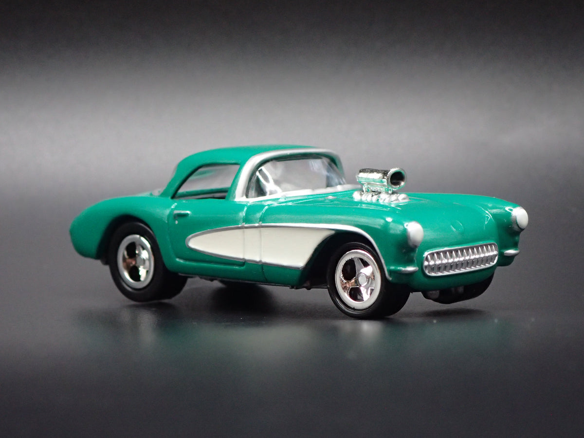 1957 57 CHEVY CHEVROLET CORVETTE GREEN 1:64 SCALE DIORAMA DIECAST MODEL CAR