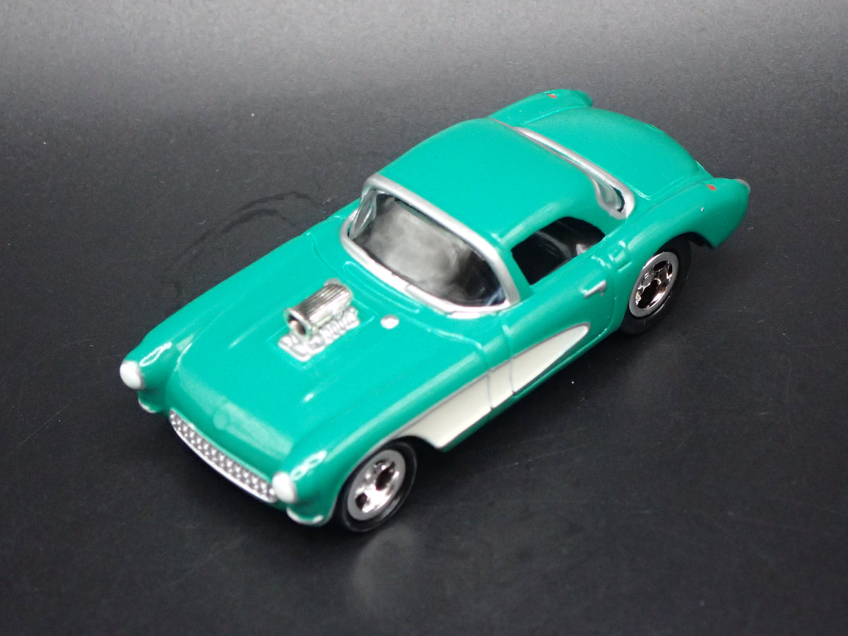1957 57 CHEVY CHEVROLET CORVETTE GREEN 1:64 SCALE DIORAMA DIECAST MODEL CAR