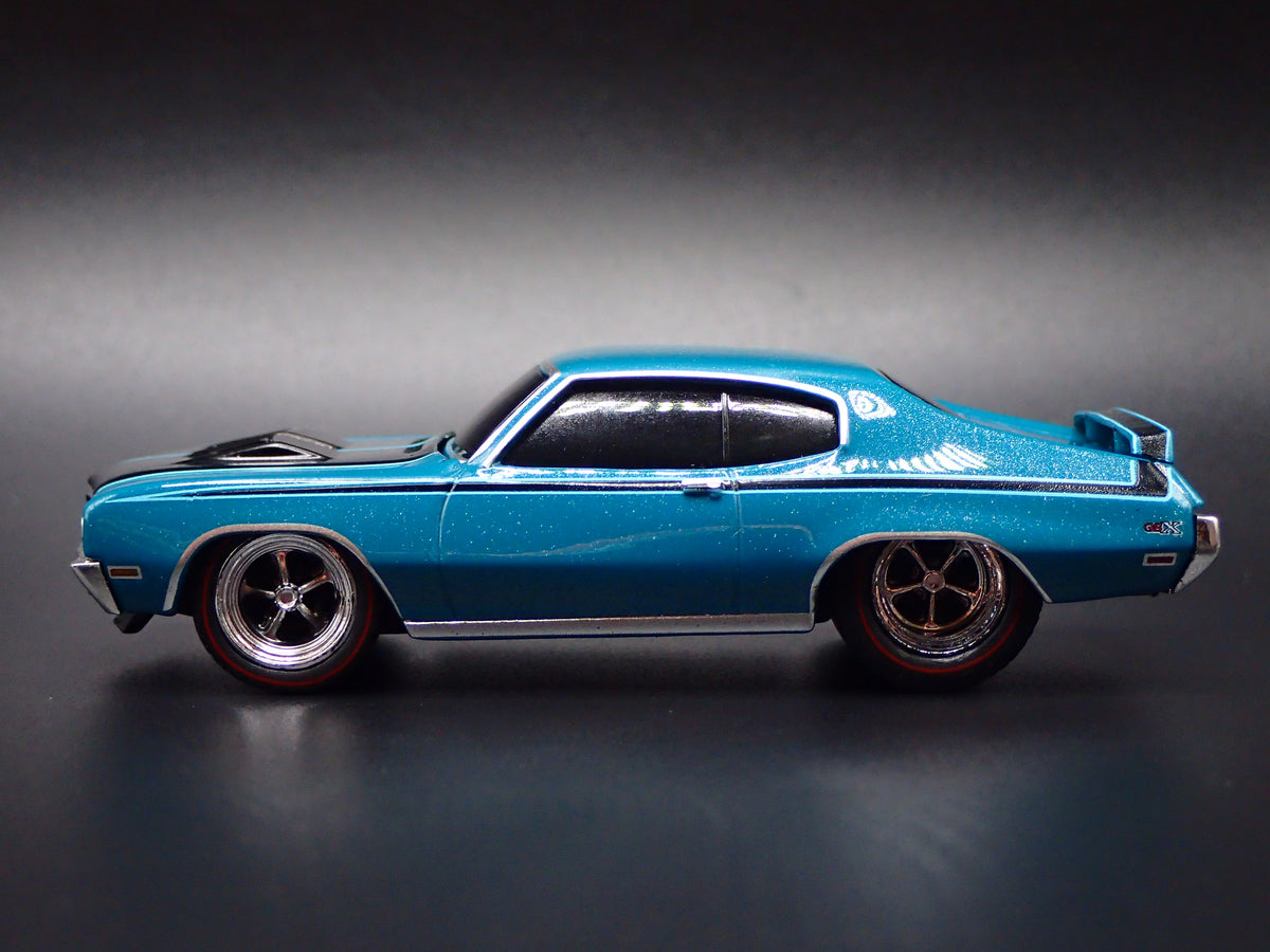 1970 70 BUICK GSX MUSCLE CAR 1:64 SCALE COLLECTIBLE DIORAMA DIECAST MODEL CAR