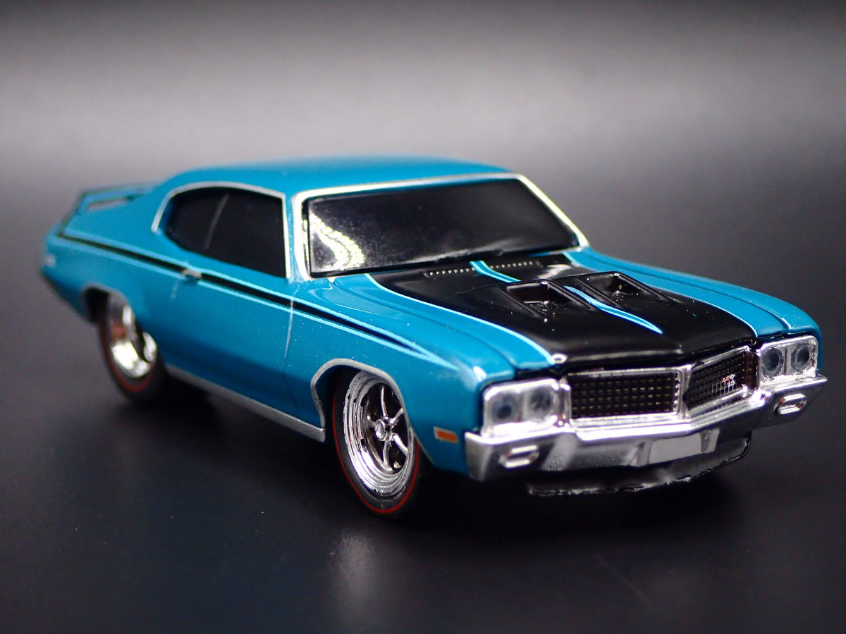1970 70 BUICK GSX MUSCLE CAR 1:64 SCALE COLLECTIBLE DIORAMA DIECAST MODEL CAR