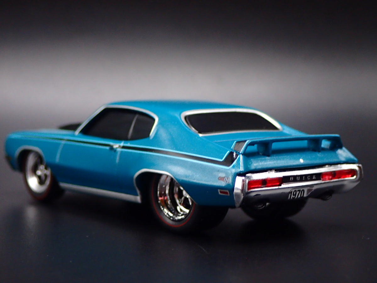 1970 70 BUICK GSX MUSCLE CAR 1:64 SCALE COLLECTIBLE DIORAMA DIECAST MODEL CAR