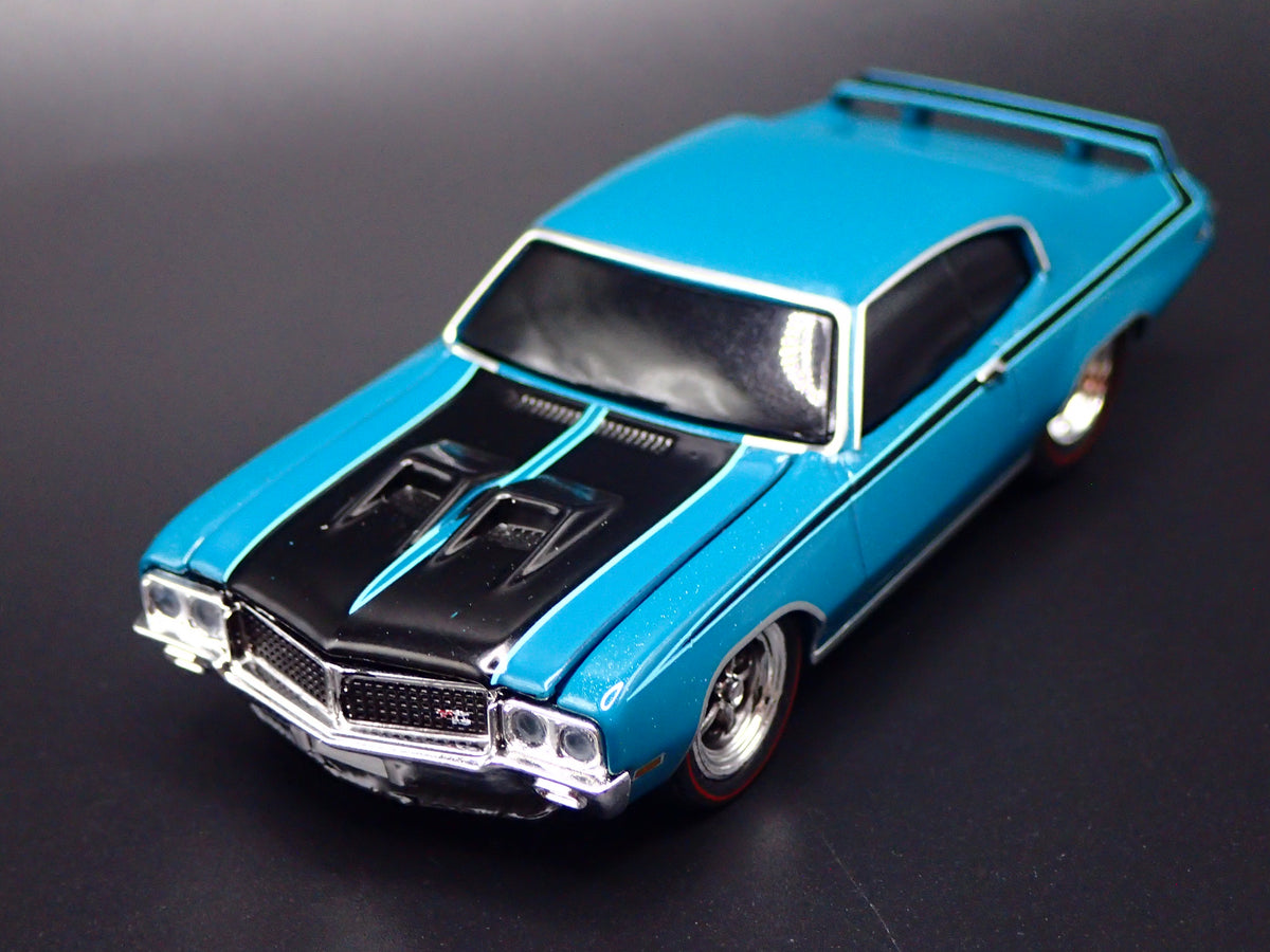 1970 70 BUICK GSX MUSCLE CAR 1:64 SCALE COLLECTIBLE DIORAMA DIECAST MODEL CAR