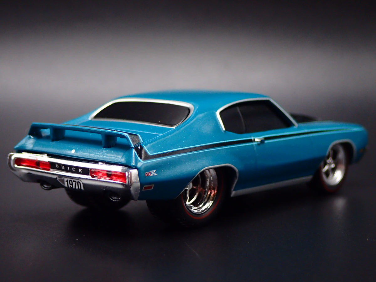 1970 70 BUICK GSX MUSCLE CAR 1:64 SCALE COLLECTIBLE DIORAMA DIECAST MODEL CAR