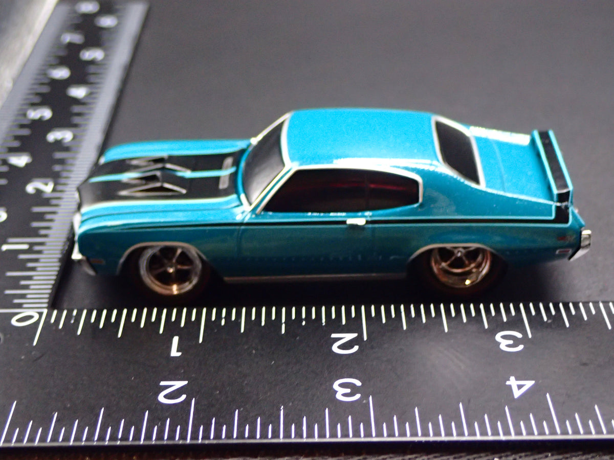 1970 70 BUICK GSX MUSCLE CAR 1:64 SCALE COLLECTIBLE DIORAMA DIECAST MODEL CAR