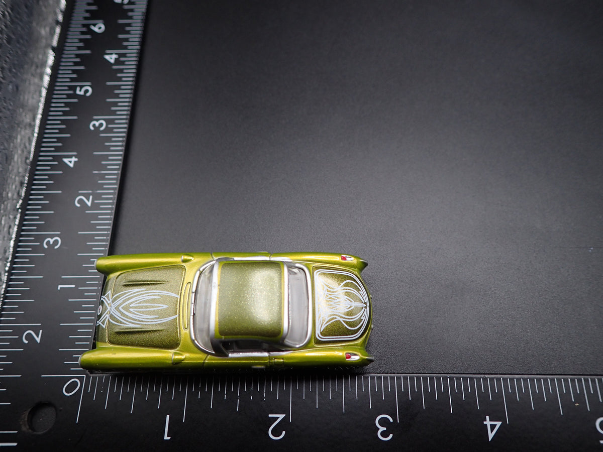 1957 57 CHEVY CHEVROLET CORVETTE GREEN 1:64 SCALE DIORAMA DIECAST MODEL CAR