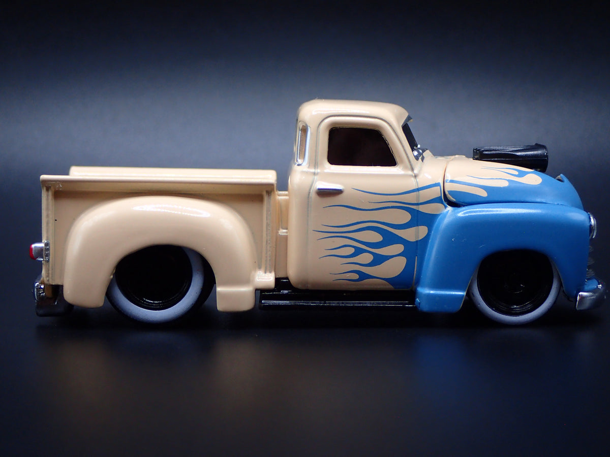 1947-1953 CHEVY CHEVROLET 3100 PICKUP TRUCK 1:64 SCALE DIORAMA DIECAST MODEL CAR